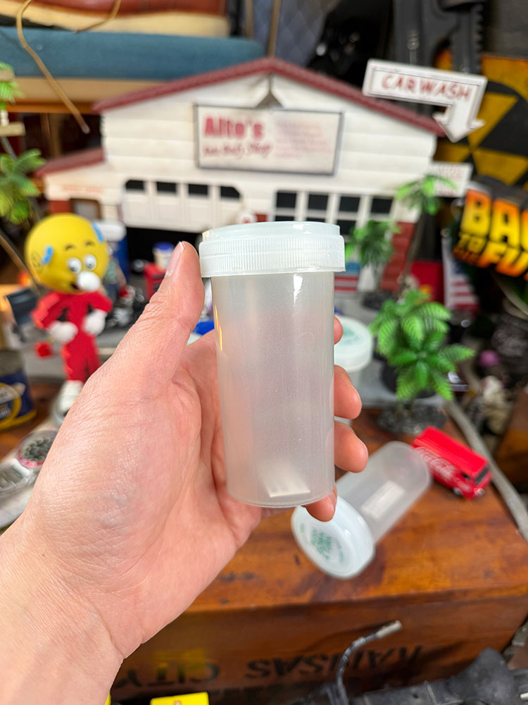 暗闇で光る！　蓄光仕様　アメリカのピルケース　グローインザダーク　（Lサイズ）　単品 ■ アメリカン雑貨 アメリカ雑貨 |  | 07