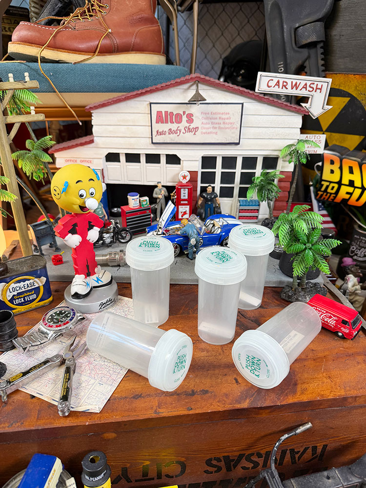 暗闇で光る！　蓄光仕様　アメリカのピルケース　グローインザダーク　（Lサイズ）　単品 ■ アメリカン雑貨 アメリカ雑貨 |  | 08