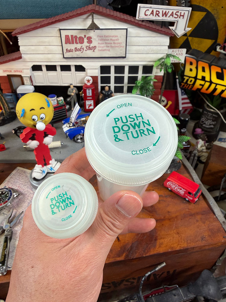 暗闇で光る！　蓄光仕様　アメリカのピルケース　グローインザダーク　（大小2個セット） ■ アメリカン雑貨 アメリカ雑貨 |  | 12