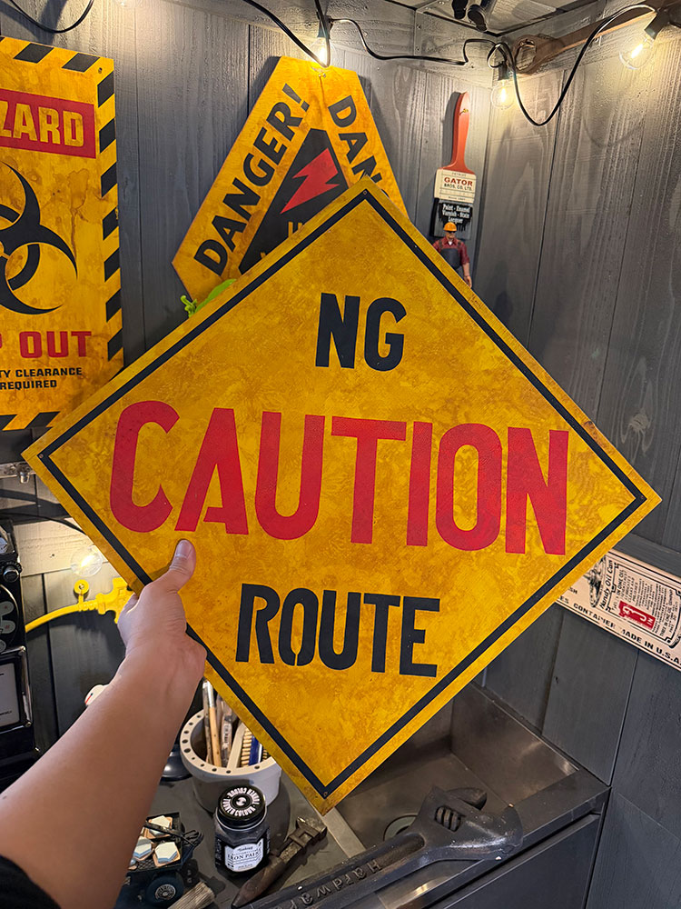 工場＆軍基地＆廃墟の演出に！　デンジャー系ウッドサインシリーズ　（小さい特殊な列車のレールがあるから注意）　鉱山鉄道　木製看板 |  | 06