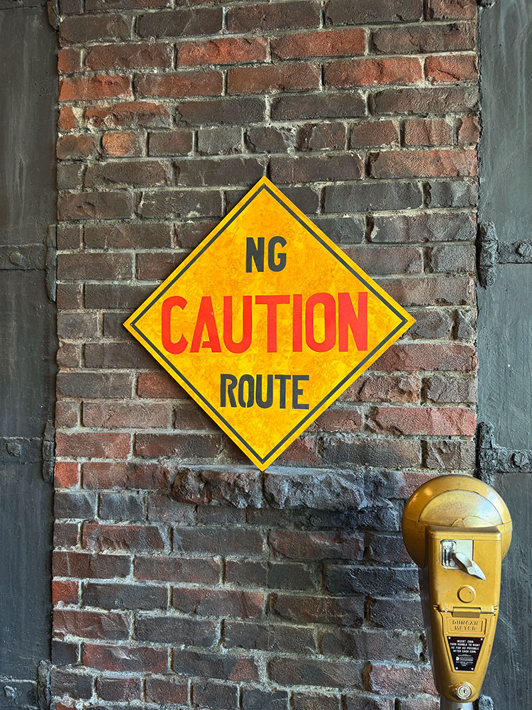 工場＆軍基地＆廃墟の演出に！　デンジャー系ウッドサインシリーズ　（小さい特殊な列車のレールがあるから注意）　鉱山鉄道　木製看板 |  | 09