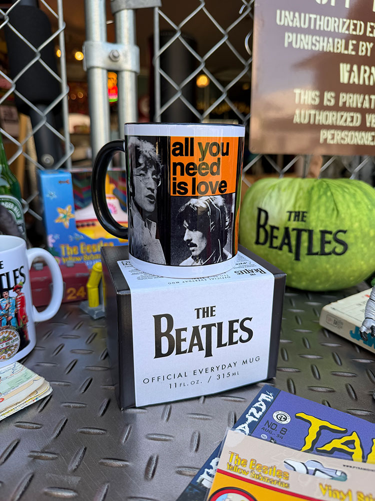 ビートルズ　オフィシャル　ALL YOU NEED IS LOVE　マグカップ　315ml　公式グッズ ■ アメリカン雑貨 アメリカ雑貨 |  | 04