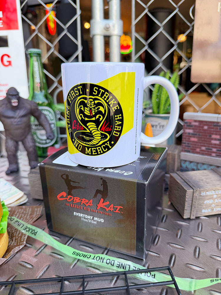 Netflixドラマ　コブラ会　オフィシャル　マグカップ　315ml　公式グッズ　ベストキッド ■ アメリカン雑貨 アメリカ雑貨 | 