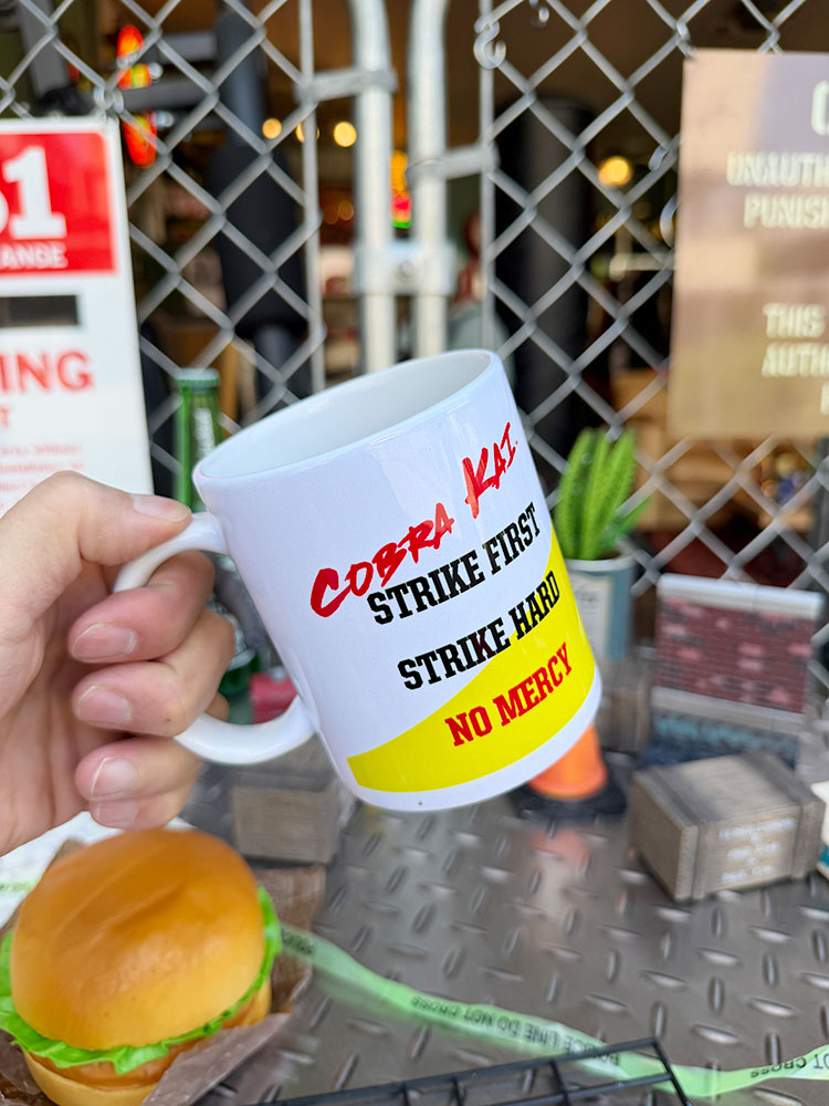Netflixドラマ　コブラ会　オフィシャル　マグカップ　315ml　公式グッズ　ベストキッド ■ アメリカン雑貨 アメリカ雑貨 |  | 02