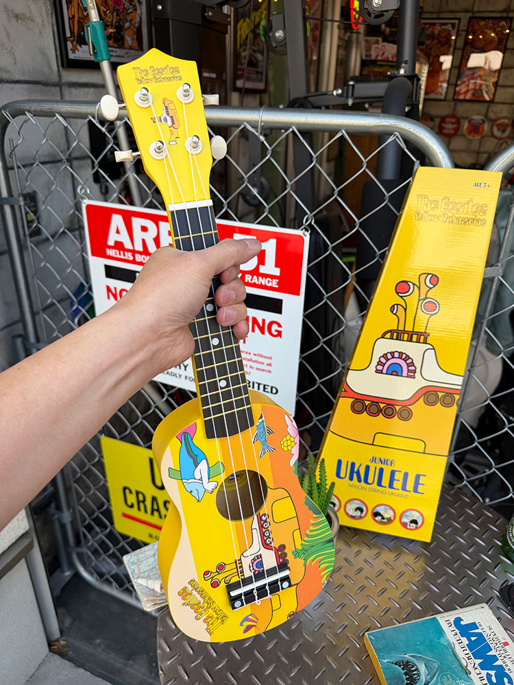 ビートルズ　オフィシャル　ウクレレ　イエローサブマリン　（Yellow Submarine Yellow）　公式グッズ ■ アメリカン雑貨 アメリカ雑貨 |  | 07