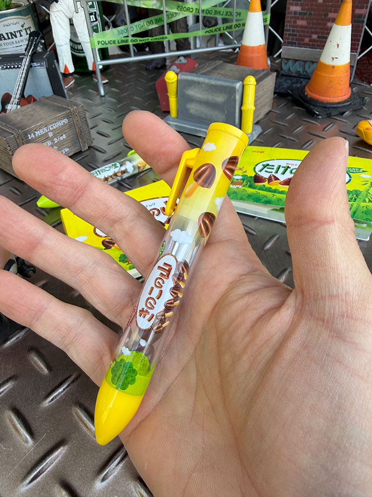 きのこの山　サクサクボールペン　0.7mm　黒インク　ボールペン ■ アメリカン雑貨 アメリカ雑貨 |  | 01
