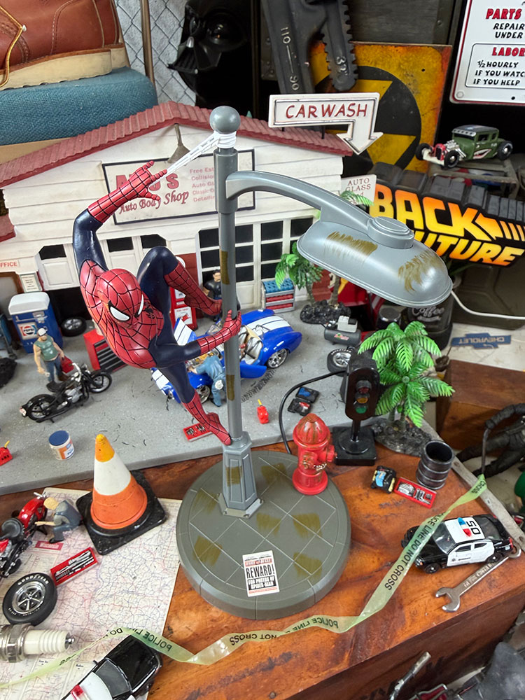 PALADONE社 スパイダーマン ランプ LEDライト付きフィギュア