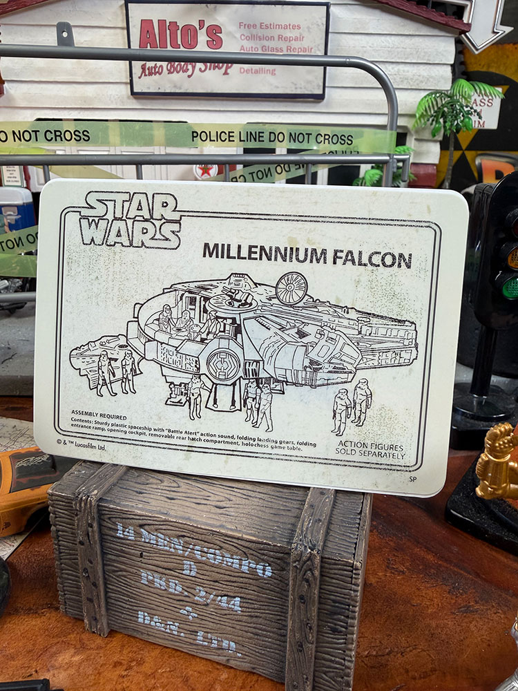 スターウォーズ　レトロデザイン　ステッカー　（ミレニアムファルコン） ■ アメリカン雑貨 アメリカ雑貨 | 