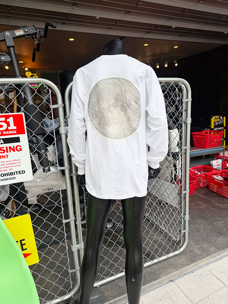 暗闇で光る！蓄光仕様　NASA　ムーン　オフィシャル　ロングスリーブTシャツ　（ホワイト）　ロンT ■ アメリカン雑貨 アメリカ雑貨 |  | 03