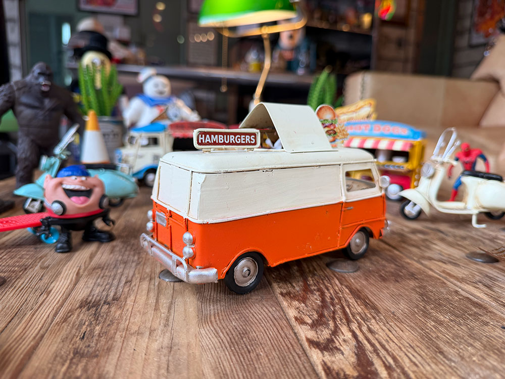 ワーゲンバス　ハンバーガーショップ　キッチンカー　ブリキオブジェ　（オレンジ×ホワイト） ■ アメリカン雑貨 アメリカ雑貨 |  | 05