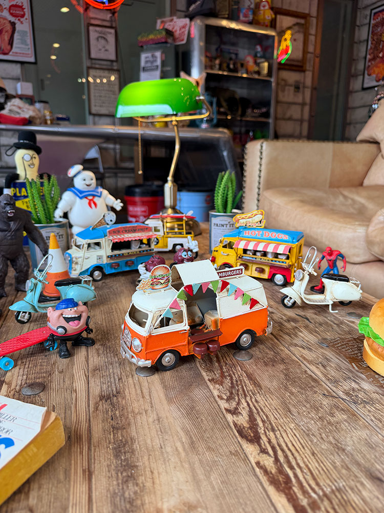 ワーゲンバス　ハンバーガーショップ　キッチンカー　ブリキオブジェ　（オレンジ×ホワイト） ■ アメリカン雑貨 アメリカ雑貨 |  | 06