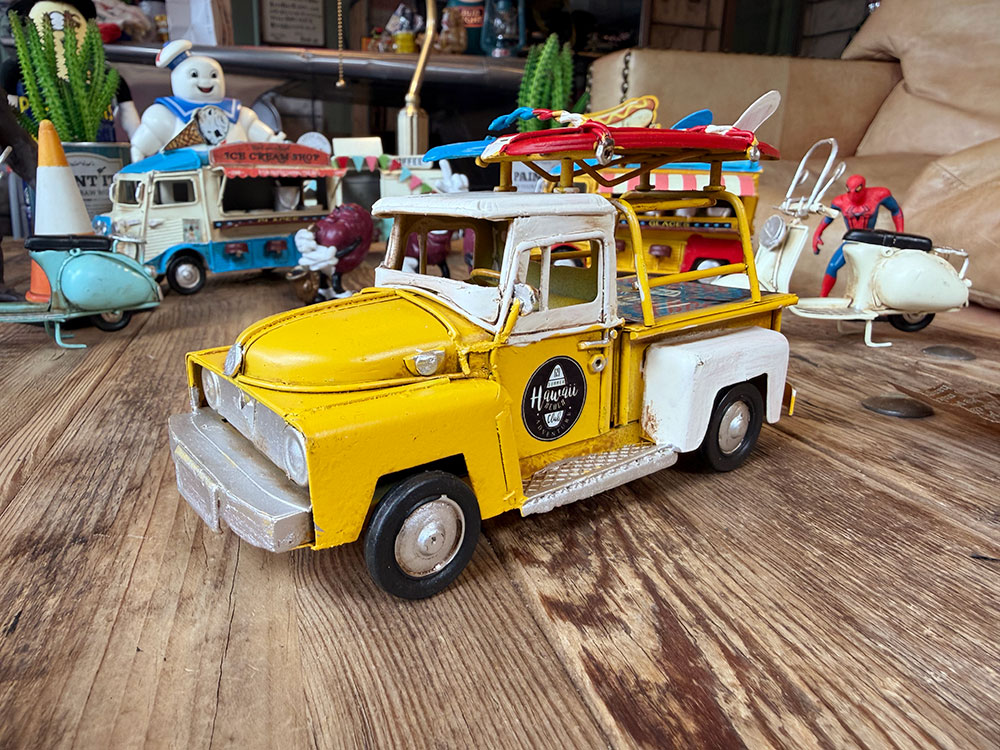 フォード　F-100 ピックアップトラック　サーフクラブ仕様　ブリキオブジェ　（イエロー×ホワイト） ■ アメリカン雑貨 アメリカ雑貨 | 