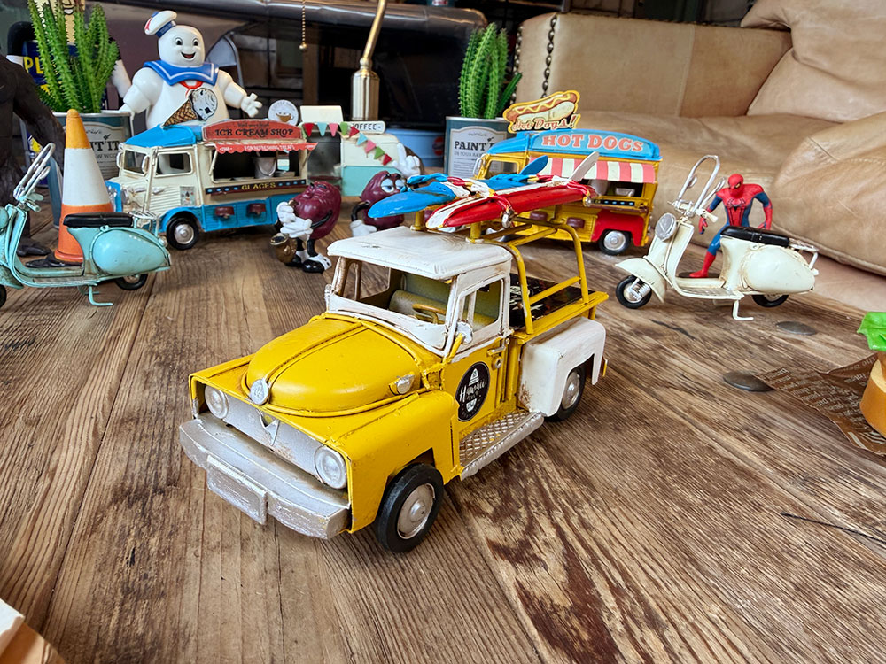 フォード　F-100 ピックアップトラック　サーフクラブ仕様　ブリキオブジェ　（イエロー×ホワイト） ■ アメリカン雑貨 アメリカ雑貨 |  | 06