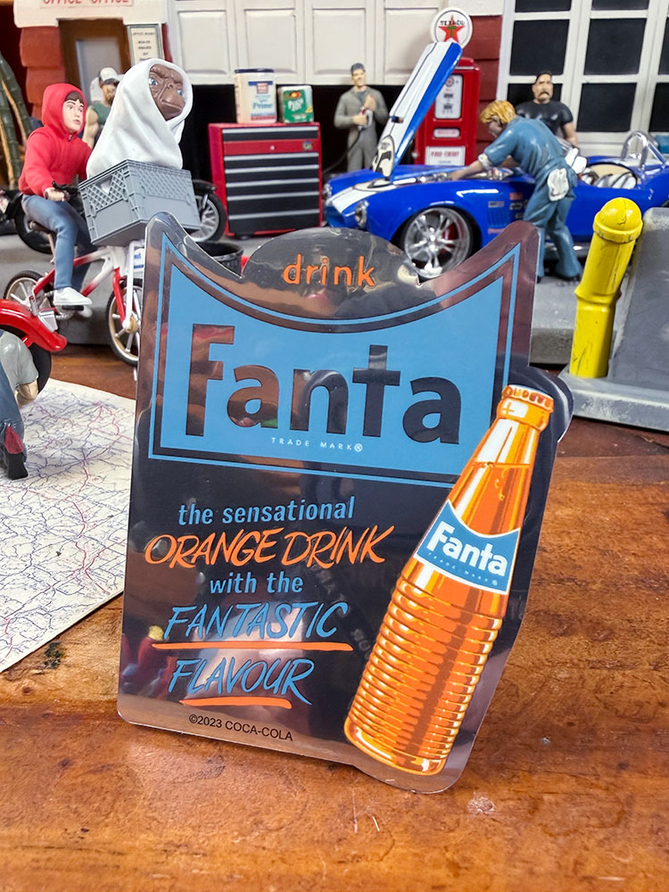 ファンタ　オフィシャル　ミニステッカー　（ORANGE DRINK） ■ アメリカン雑貨 アメリカ雑貨 | 