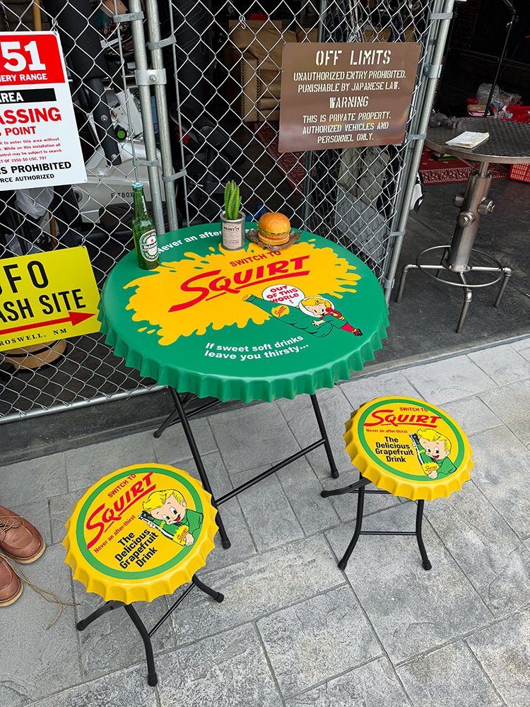 スクアート　ボトルキャップ　テーブル＆チェアー（2脚）　3点セット ※沖縄・離島は配送不可 ■ アメリカン雑貨 アメリカ雑貨 |  | 07
