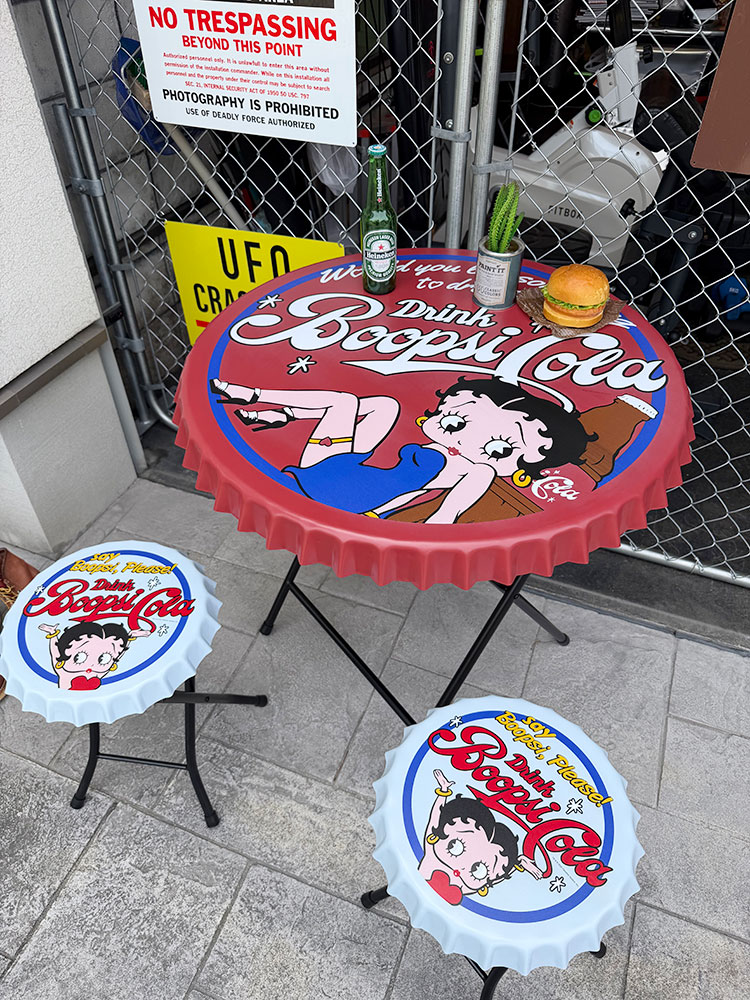 ベティ・ブープ　ボトルキャップ　テーブル＆チェアー（2脚）　3点セット ※沖縄・離島は配送不可 ■ アメリカン雑貨 アメリカ雑貨 |  | 06