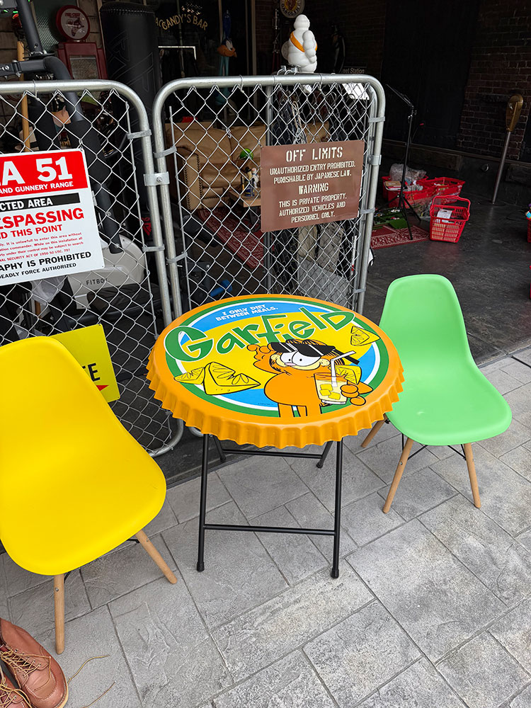 ガーフィールド　ボトルキャップ　テーブル　単品　折り畳み式 ※沖縄・離島は配送不可 ■ アメリカン雑貨 アメリカ雑貨 | 