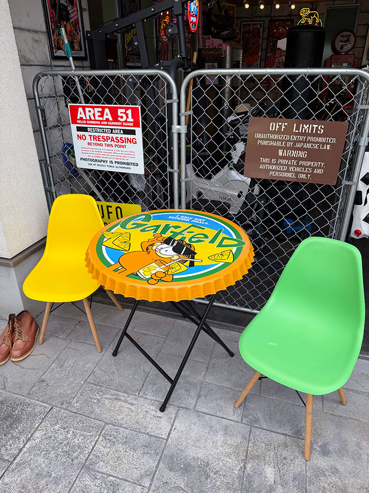 ガーフィールド　ボトルキャップ　テーブル　単品　折り畳み式 ※沖縄・離島は配送不可 ■ アメリカン雑貨 アメリカ雑貨 |  | 04