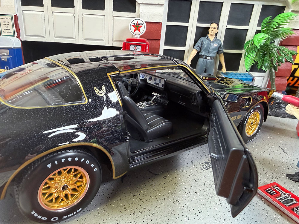 マイスト　1978年　ポンティアック　ファイヤーバード　トランザム　ダイキャストミニカー　1/18スケール |  | 09