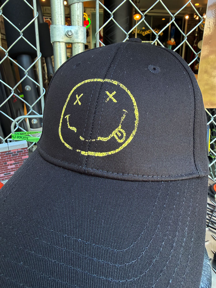 ニルヴァーナ　スマイルロゴ　オフィシャル　キャップ　（Happy Face / Distressed）　公式グッズ ■ アメリカン雑貨 アメリカ雑貨 |  | 01