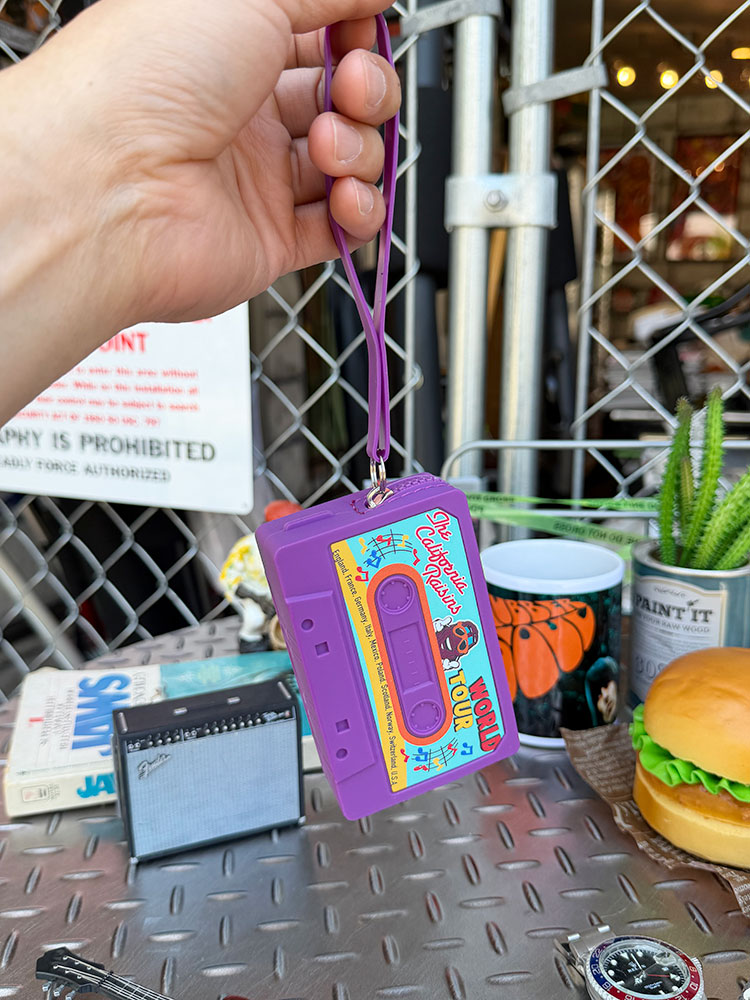 カリフォルニアレーズン　カセットテープ型シリコンポーチ ■ アメリカン雑貨 アメリカ雑貨 |  | 01