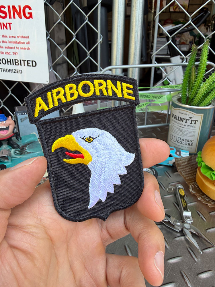アメリカ陸軍　101空挺師団　スクリーミングイーグル　ミリタリーワッペン　（ダイカット） ■ アメリカン雑貨 アメリカ雑貨 |  | 01