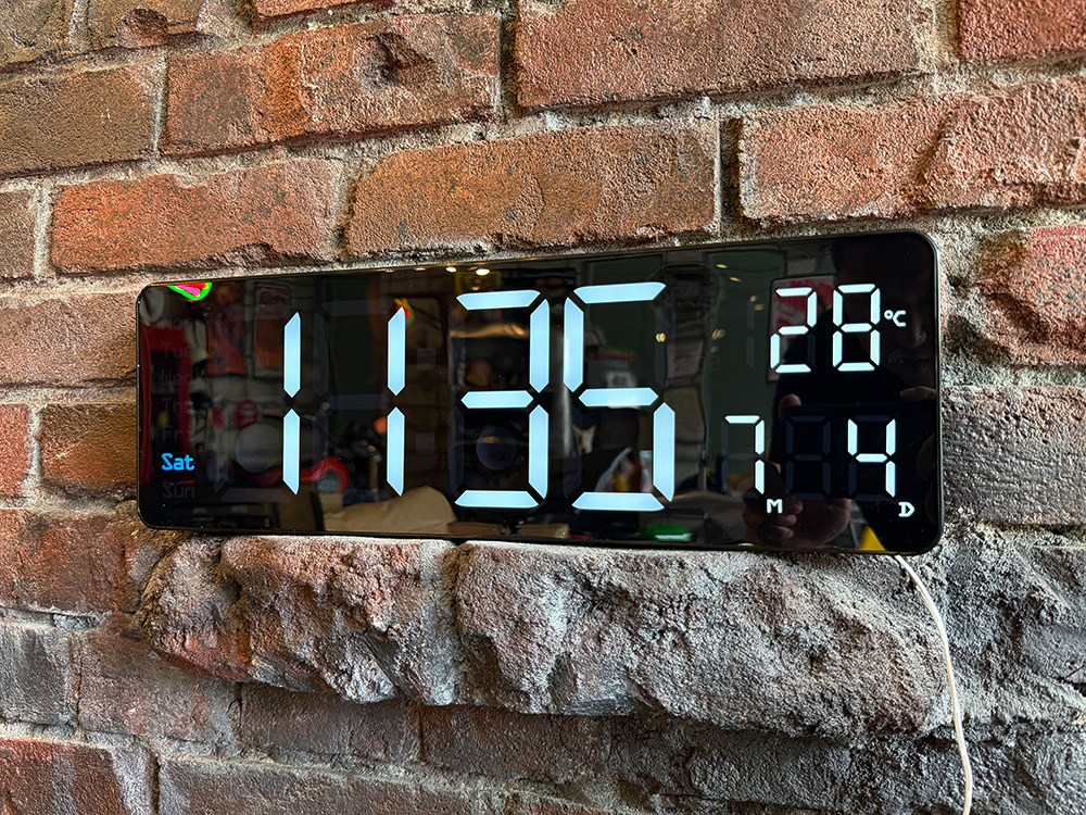 SLOWER　スロウワー　Wi-Fi　LEDデジタルクロック ■ アメリカン雑貨 アメリカ雑貨 | 