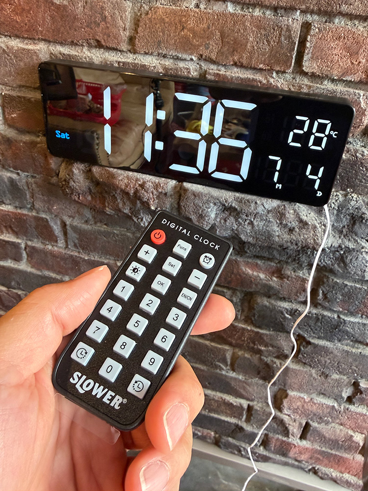 SLOWER　スロウワー　Wi-Fi　LEDデジタルクロック ■ アメリカン雑貨 アメリカ雑貨 |  | 06