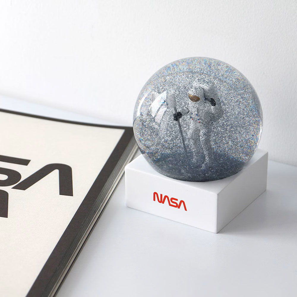 NASA　スノーグローブ　月面に立つ宇宙飛行士　スノードーム ■ アメリカン雑貨 アメリカ雑貨 |  | 09