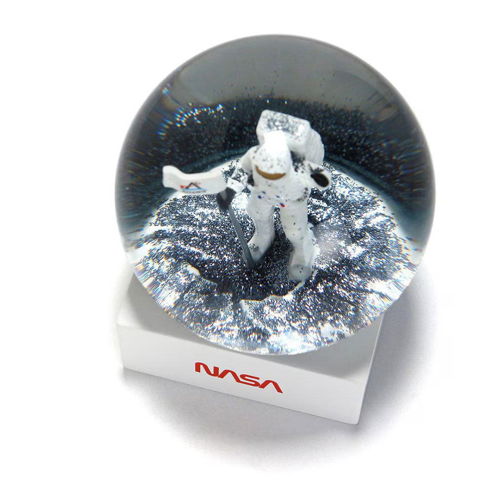 NASA　スノーグローブ　月面に立つ宇宙飛行士　スノードーム ■ アメリカン雑貨 アメリカ雑貨 |  | 10