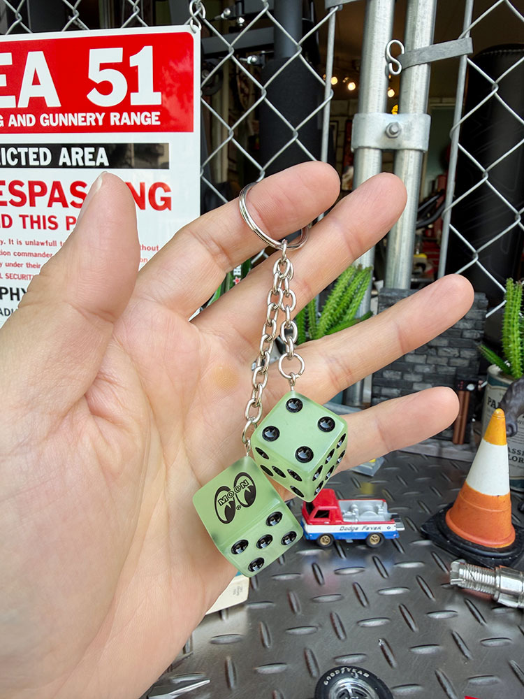 暗闇で光る！蓄光仕様　ムーンアイズ　ツインダイス　キーホルダー ■ アメリカ雑貨 アメリカン雑貨 |  | 01