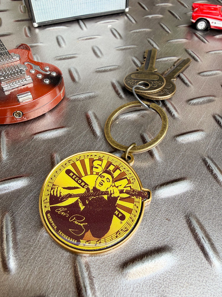 サンレコード　エルヴィス・プレスリー　オフィシャル　メタルキーホルダー　（Elvis That's All Right） ■ アメリカン雑貨 アメリカ雑貨 | 