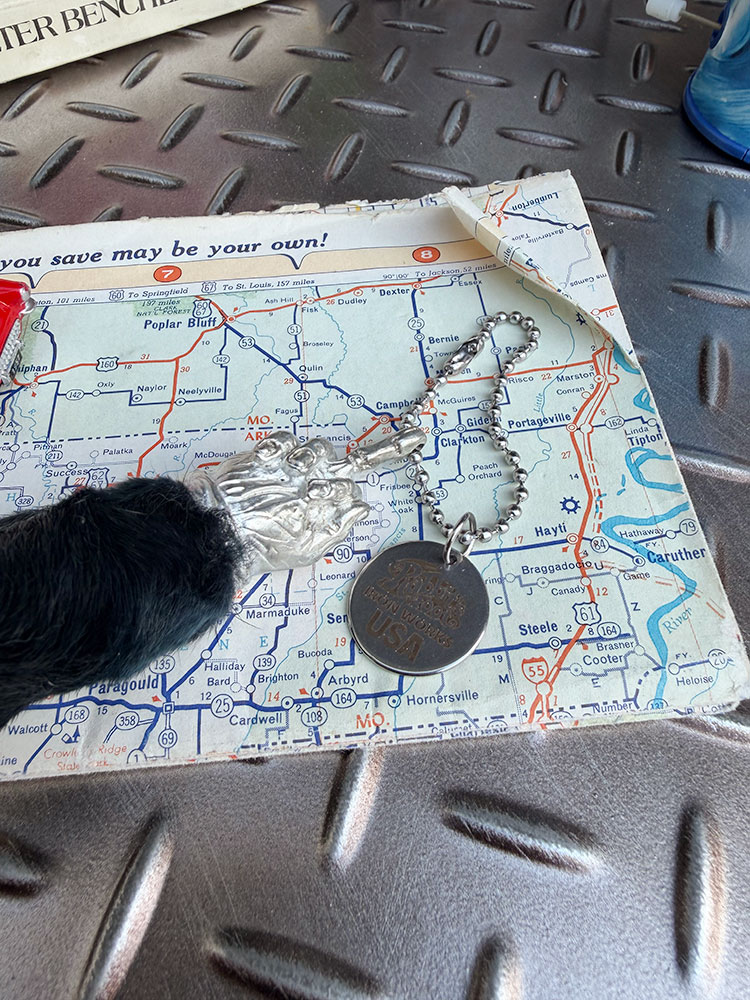 ラッキーラビットフット キーホルダー（Xフィンガー） ■ アメリカン雑貨 アメリカ雑貨 |  | 01