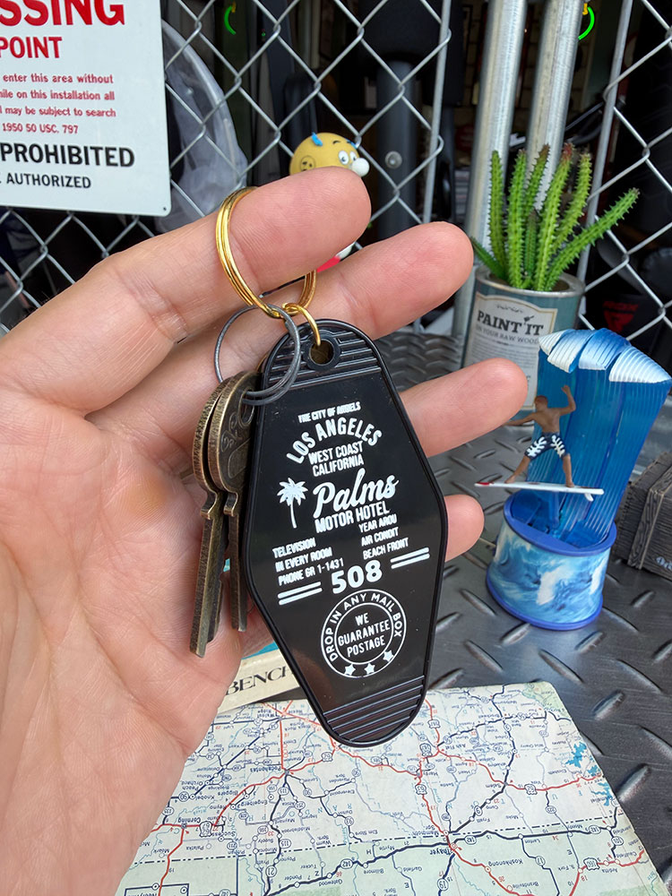 L.A.モーテル　コールガール　キーホルダー　（ブラック）　ピンナップガール ■ アメリカン雑貨 アメリカ雑貨 | 