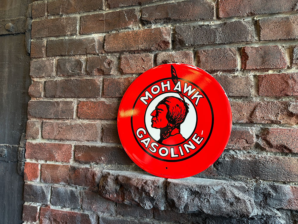 モホークガソリン　ラウンド型　ブリキ看板　MOHAWK　GASOLINE　インディアン　■ アメリカン雑貨 アメリカ雑貨 | アメリカン レトロ | 02
