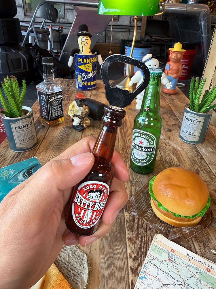 ベティ・ブープ　ビアボトル型ボトルオープナー　（XOXO BEER）　マグネット付き　栓抜き ■ アメリカン雑貨 アメリカ雑貨 | 