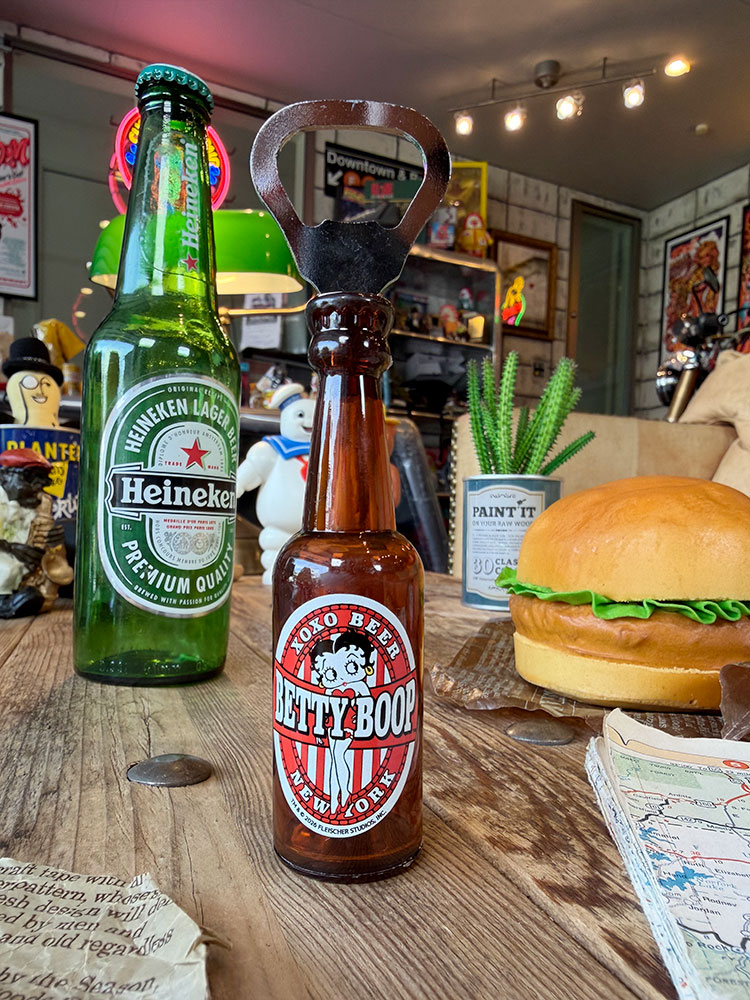 ベティ・ブープ　ビアボトル型ボトルオープナー　（XOXO BEER）　マグネット付き　栓抜き ■ アメリカン雑貨 アメリカ雑貨 |  | 02