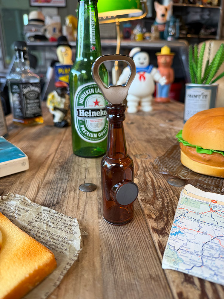 ベティ・ブープ　ビアボトル型ボトルオープナー　（XOXO BEER）　マグネット付き　栓抜き ■ アメリカン雑貨 アメリカ雑貨 |  | 03