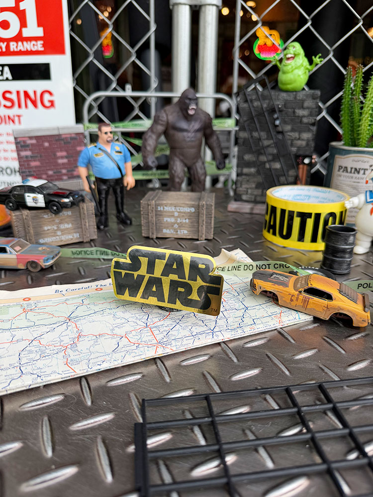 スターウォーズ　ロゴ　オフィシャル　ミニステッカー　（ゴールドロゴ） ■ アメリカン雑貨 アメリカ雑貨 |  | 01