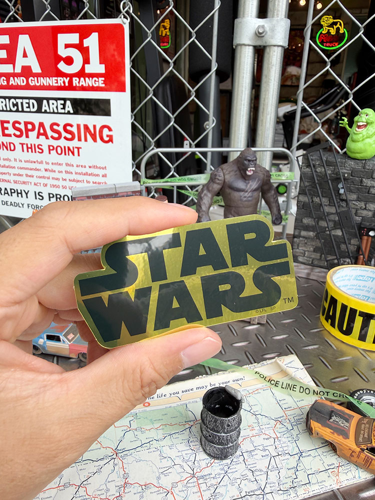 スターウォーズ　ロゴ　オフィシャル　ミニステッカー　（ゴールドロゴ） ■ アメリカン雑貨 アメリカ雑貨 |  | 02