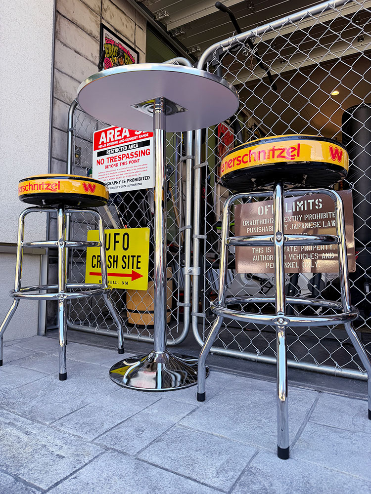 ウインナーシュニッツェル　バーテーブル　＆　バースツール2脚　（3点セット） ※沖縄・離島は配送不可 ■ アメリカン雑貨 アメリカ雑貨 |  | 04