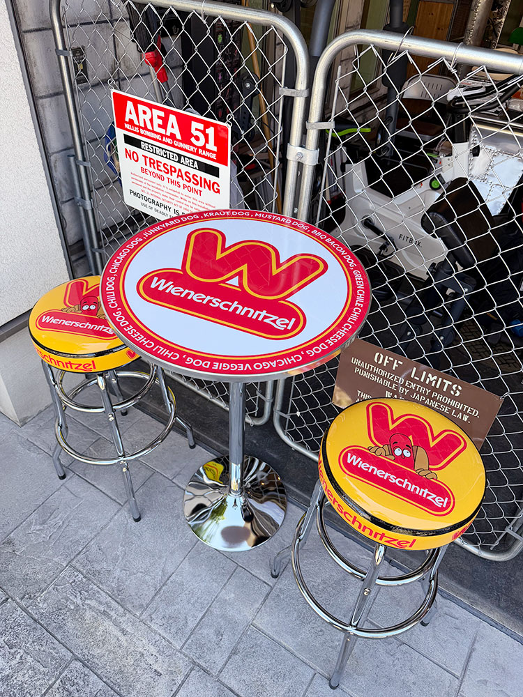 ウインナーシュニッツェル　バーテーブル　＆　バースツール2脚　（3点セット） ※沖縄・離島は配送不可 ■ アメリカン雑貨 アメリカ雑貨 |  | 06