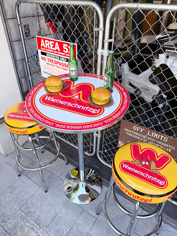ウインナーシュニッツェル　バーテーブル　＆　バースツール2脚　（3点セット） ※沖縄・離島は配送不可 ■ アメリカン雑貨 アメリカ雑貨 |  | 08