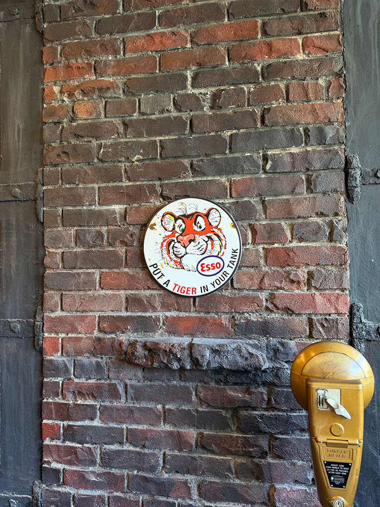 エッソタイガー　ラウンド型　ブリキ看板　（ホワイト） ■ アメリカン雑貨 アメリカ雑貨 |  | 02