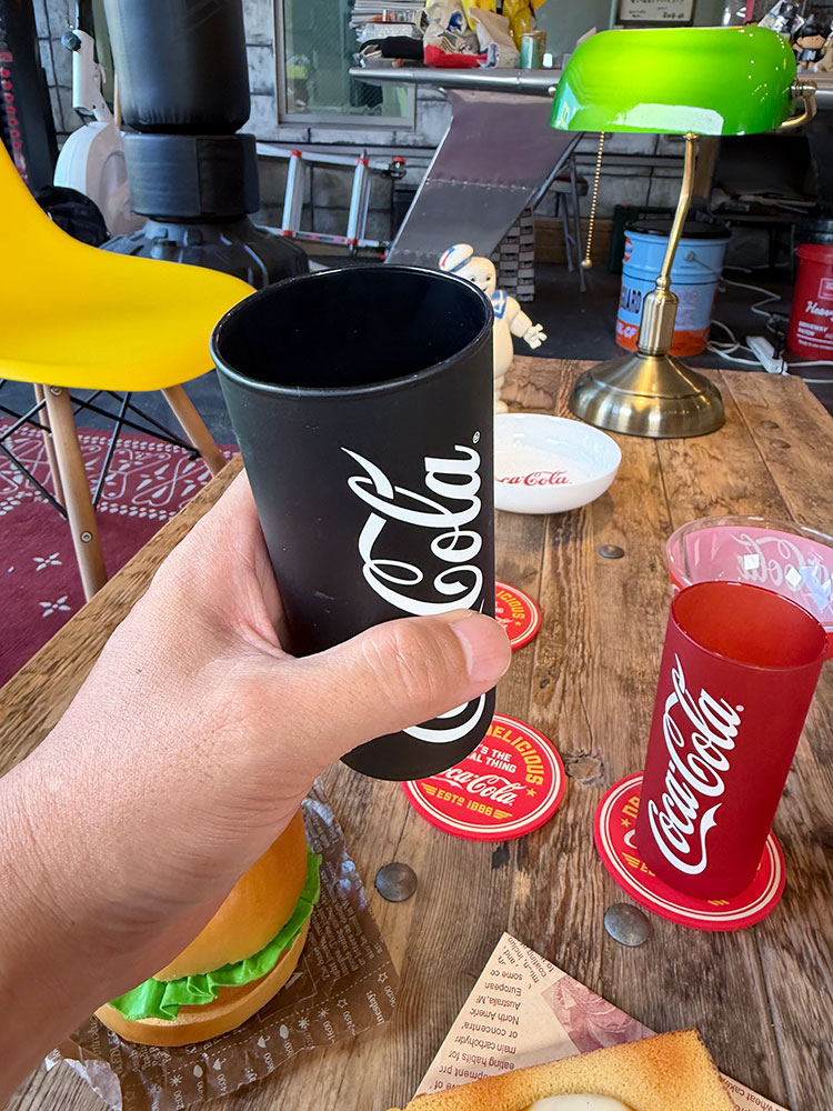 コカ・コーラ　オフィシャル　FIZZ　スリムグラス　270ml　ガラス製　（2個セット/ブラック＆レッド） ■ アメリカン雑貨 アメリカ雑貨 | Coca Cola | 02