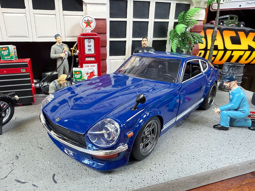 Jada　1972　ダットサン　240Z ダイキャストミニカー　1/24スケール　（ダークブルー） ■ アメリカン雑貨 アメリカ雑貨 | 