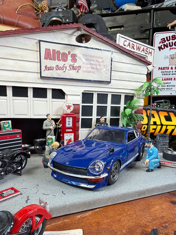Jada　1972　ダットサン　240Z ダイキャストミニカー　1/24スケール　（ダークブルー） ■ アメリカン雑貨 アメリカ雑貨 |  | 09