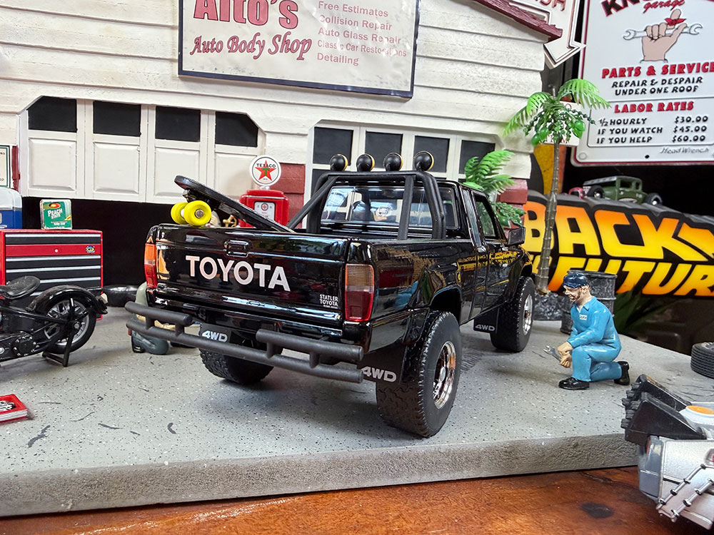 Jada　映画　バック・トゥ・ザ・フューチャー　マーティ　1985　トヨタ　SR5 ピックアップ　ダイキャストミニカー　1/24　（スケボー付き） |  | 07
