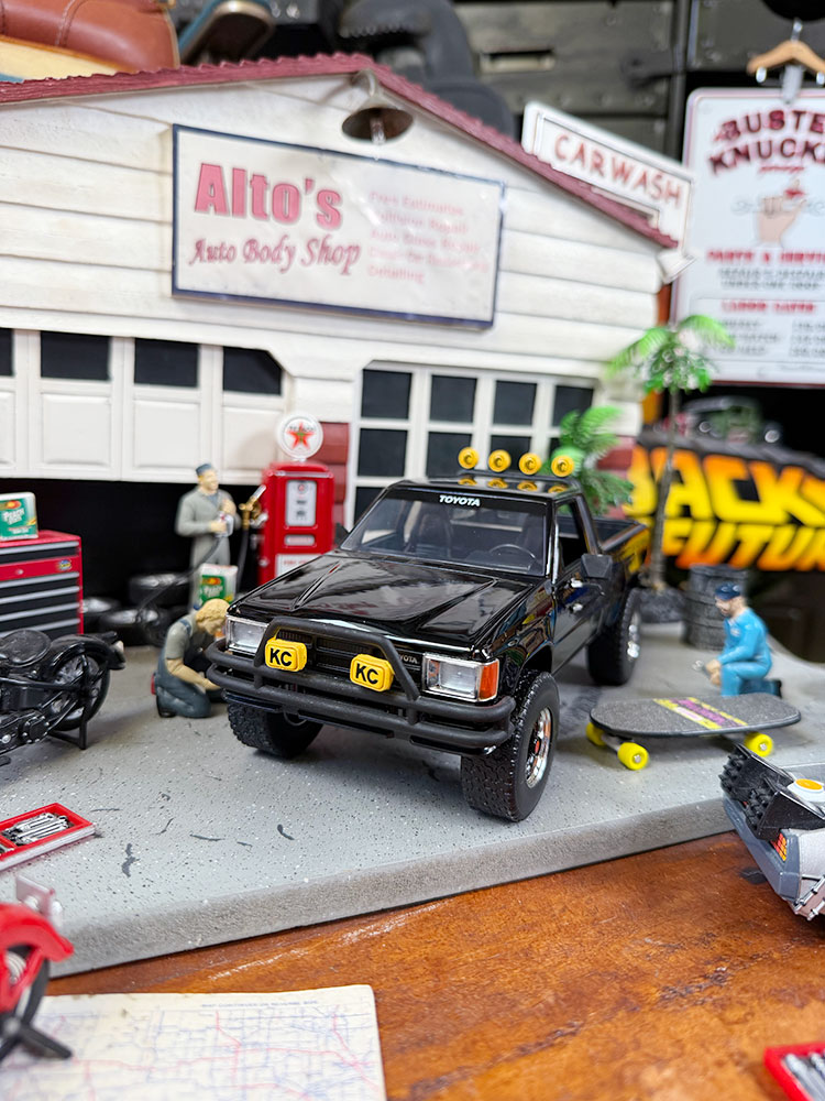 Jada　映画　バック・トゥ・ザ・フューチャー　マーティ　1985　トヨタ　SR5 ピックアップ　ダイキャストミニカー　1/24　（スケボー付き） |  | 11