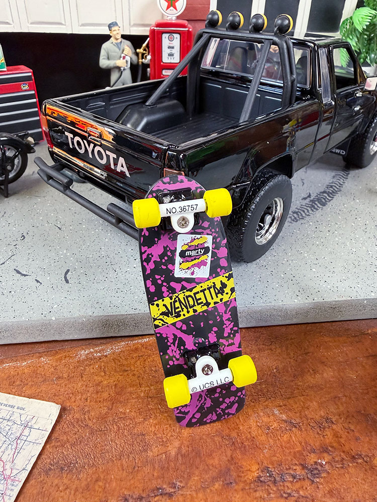 Jada　映画　バック・トゥ・ザ・フューチャー　マーティ　1985　トヨタ　SR5 ピックアップ　ダイキャストミニカー　1/24　（スケボー付き） |  | 10